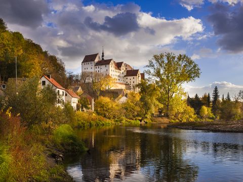 Schloss Colditz im Herbst an der Zwickauer Mulde